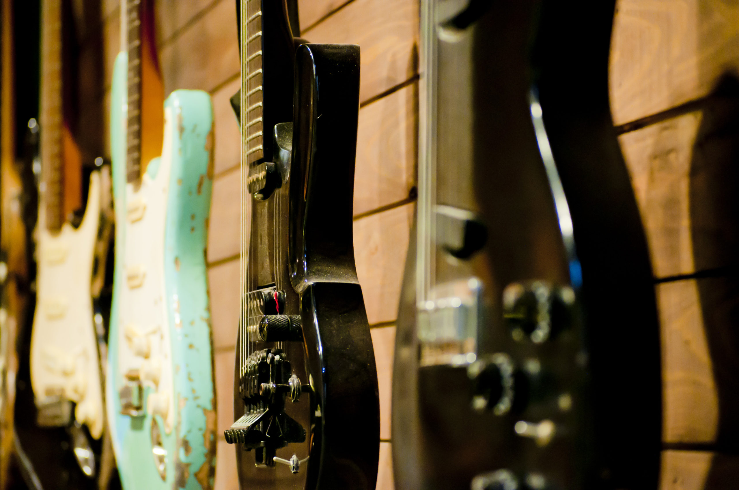エレキギターの選び方～初心者のギター選びに必要なポイント